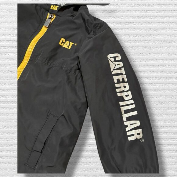 CAT Caterpillar Black Hooded Windbreaker Jacket 24M Yellow Zip Outdoor Coat - Picture 2 of 7